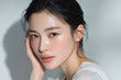 © BÉAUTYNA - 素肌の美しい女性の美容ポートレート　Beautiful Woman with Clear Skin Looking at the Camera