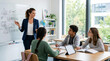 © InoStudiox - Réunion professionnelle avec échange entre collègues en bureau