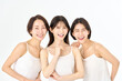 © M - 笑う3人の女性　スキンケア　美容