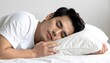 © EBG Stock Studio - Hombre durmiendo plácidamente sobre almohada blanca en escena de descanso y bienestar