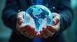 © Leonardo - Manos sosteniendo una esfera global transparente con conexiones de datos