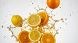 © Argiduna - Salpique de jugo de cítricos frescos y rebanadas de limón y naranja volando contra un fondo negro. Explosión de frescura y sabor.
