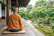 © YUTO PHOTOGRAPHER - 庭園を眺めて座禅する僧侶