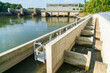 © Wolfilser - Eine Fischleiter an der Donau als Fischaufstiegshilfe zur Laichwanderung über die Staumauer des Wasserkraftwerks bei Donauwörth, gemäß der EU-Wasserrahmenrichtlinie zur Durchgängigkeit der Gewässer
