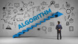 © Robert Kneschke - Manager steht vor Treppe mit englischem Schriftzug Algorithm