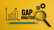 © 托哈创作者 - Gap analysis concept with bar chart, magnifying glass, pencil, and gears