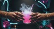 © KloberanJaya - Mãos elegantes segurando um coquetel rosa vibrante com vapor e luzes de néon.