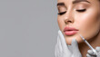 © AliceHere - Primer plano de una mujer joven recibiendo inyecciones cosméticas faciales y relleno de labios por un profesional de la salud, ideal para conceptos de medicina estética, dermatología y tratamientos de