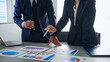 © metamorworks - 会議、ミーティング、ビジネス、マーケティング、書類、情報、リサーチ、相談、打ち合わせ、経営、人材、チームワーク、データ、分析、戦略、レポート、プリントアウト、印刷、デザイン、資料、提案、プレゼン、コンペ、入札、仕事、グループ、協力、ビジネスパーソン、ビジネスマン、企業、オフィス、男性、女性、日本人、業務、事務、商談、経理、決算、検査、調査、中小企業診断士、手元、顔なし、財務、プロフェッショナル、報