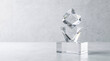 © InoStudiox - Cristal Transparent Minimaliste Sur Fond Blanc