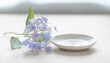 © aoi - 雨に濡れた紫陽花と白い器の梅雨の静物