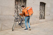 © Oscar - Delivery courier cycling in urban gig economy