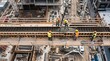 © Mr. Bolota - Trabalhadores da construção civil despejando concreto em obra