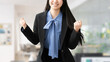 © Trickster* - ガッツポーズをする女性ビジネスパーソン, Businesswoman Making a Fist Pump