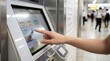 © 小坪 - 駅の自動券売機で切符を購入する人の手元