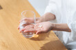 © metamorworks - 薬を飲む女性。医薬品、サプリメント、常備薬、ジェネリック