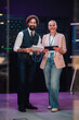 © Zamrznuti tonovi - It professionals smiling, collaborating in data center, discussing network technology and cloud computing solutions