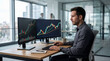 © Othoniel - Inversionista enfocado trabajando en la oficina frente a un monitor con gráficos financieros alcistas, analizando el mercado de valores y criptomonedas.