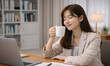 © rimosuke - 自宅でコーヒーを飲みながらくつろぐ女性のテレワーク・リラックスタイム