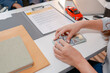 © PHOTO4U - Car purchase transaction with payment, contract signing, key handover, and customer agreement in a modern dealership office, representing automotive sales, business finance, and professional service.