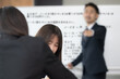 © kapinon - 授業中におしゃべりの私語をして教師に注意される女子高校生　学校教育と教室での指導風景　内申点、生徒指導のメージ