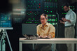 © Zamrznuti tonovi - It engineer woman working on laptop in modern data center, managing server operations and cloud computing infrastructure
