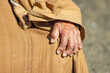 © Luis Antonio - manos con artritis de un adulto mayor del campo