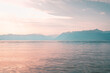 © Pyc Assaut - Coucher de soleil doré et brumeux sur le lac Léman et les Alpes