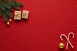 © JCGX - Imagem de Natal com fundo vermelho e decorações natalinas nas laterais.