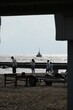 © Takuya Y. - 片瀬江ノ島の砂浜を日除けの影越しに望む海辺の穏やかな夏の風景  Calm summer beach view of Katase-Enoshima framed by a shaded structure