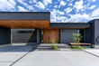 © Arch & Human Studio - 新築一戸建てモダンなデザインの外観青空広がる家