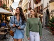 © superstock - Freundinnen beim Stadtbummel in der Schweiz – Zwei Reisende entdecken eine charmante Altstadtgasse und erleben lokalen Tourismus, Kultur, Architektur und entspannten Lifestyle.