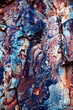 © C.Castilla - Fondo de textura geológica de roca mineral colorida. Superficie de piedra erosionada multicolor vibrante; transmite geología natural, belleza abstracta y elementos crudos.
