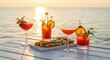 © Latsamee - Elegante aperitivo estivo disposto su assi di legno bianco in riva al mare con cocktail colorati, snack freschi e luce dorata del tramonto, lusso, mare, calda