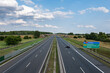 © mbugajsky - Autostrada A4 obok węzła gogolin w zachodniej Polsce w porze letniej