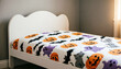 © ANDERLIO ART - Cama Infantil Blanca con Sábana Estampada de Halloween con Calabazas, Fantasmas y Gatos / White Kids Bed with Halloween Print Sheet Featuring Pumpkins, Ghosts, and Cats