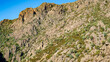 © anghifoto - La strada che collega Corte alla costa occidentale della Corsica attraversa panorami di montagna mozzafiato aperti su grandi vallate per poi insinuarsi nello stretto Canyon della Ruda.