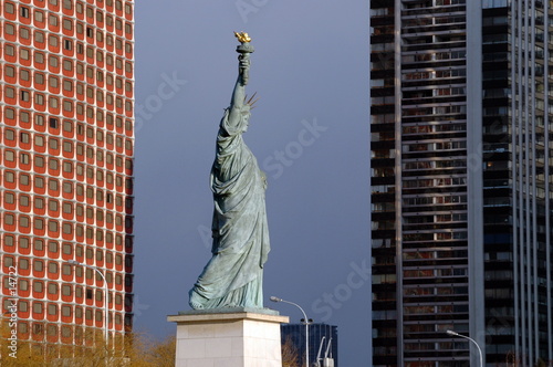 Canvas Print la liberté éclairant paris