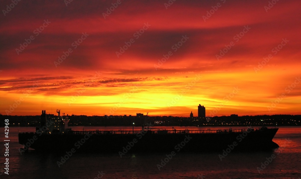 Fototapeta premium sunrise ship