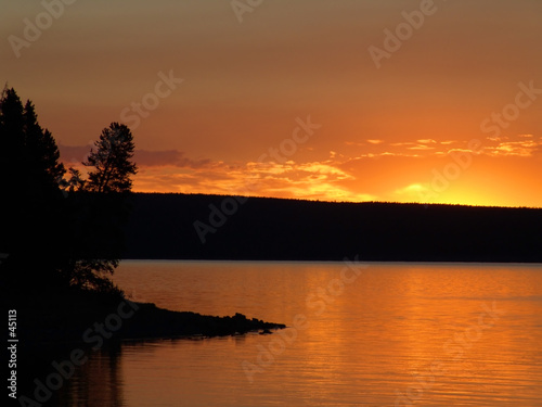 yellowstone lake sunrise © Sascha Burkard