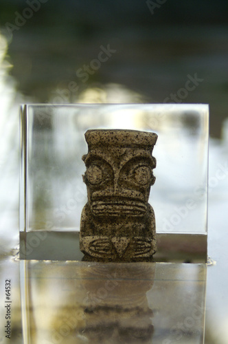 tiki dans la résine