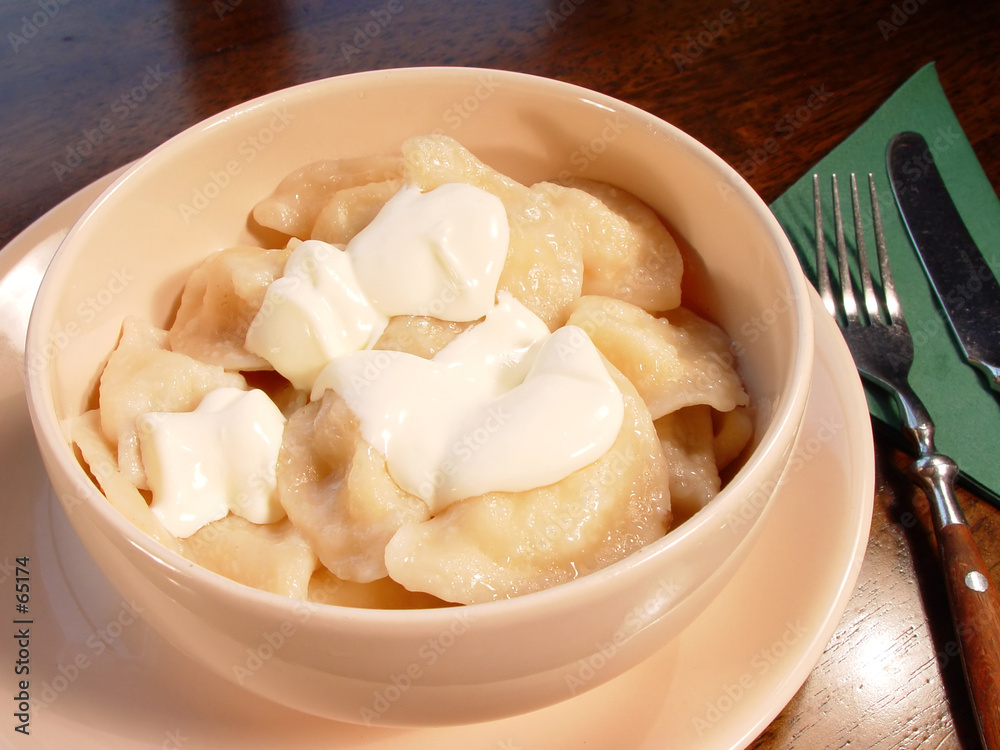 pel'menis with sour cream pel'menis with sour cream