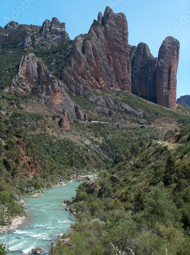 mallos de riglos, rio gallego, pyrénées espagnoles photo