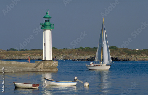 voilier entrant dans le port