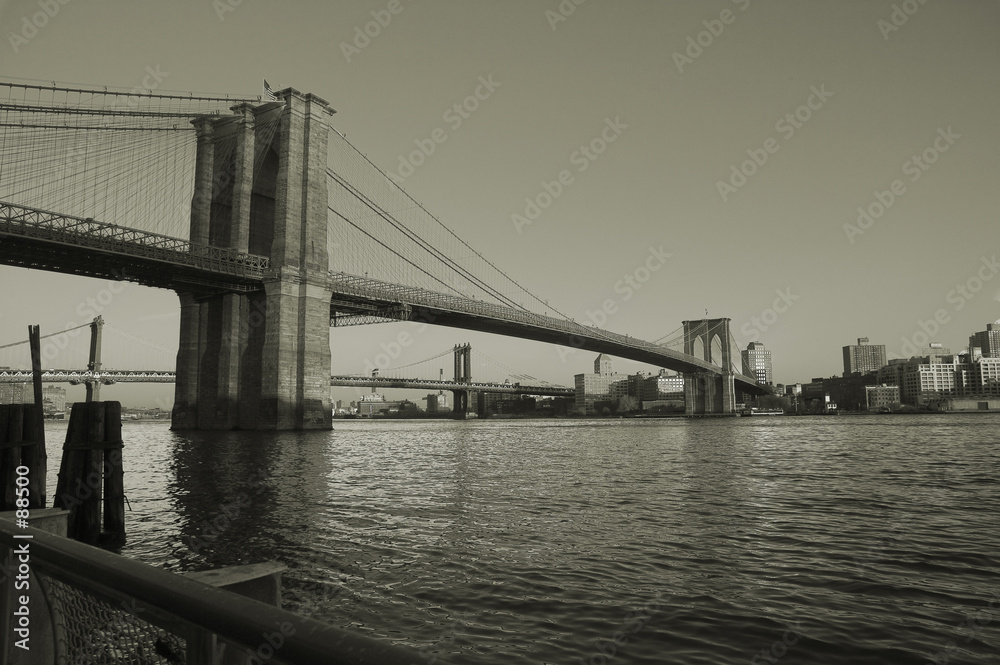 brooklyn bridge in black and white