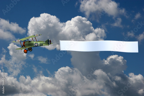 biplane pulling banner
