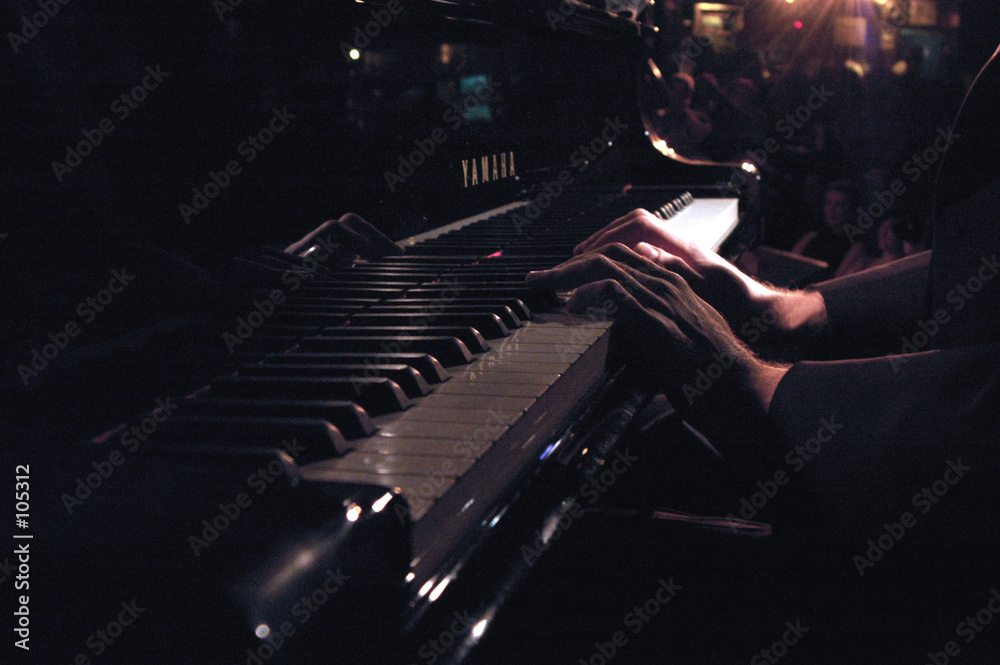 Φωτογραφία les mains sur le clavier