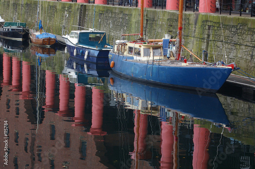 reflections of albert dock 02