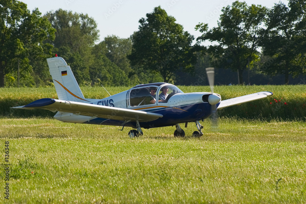 sportflugzeug-01-stock-foto-adobe-stock