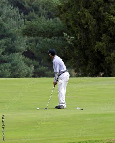 golfer ready to putt